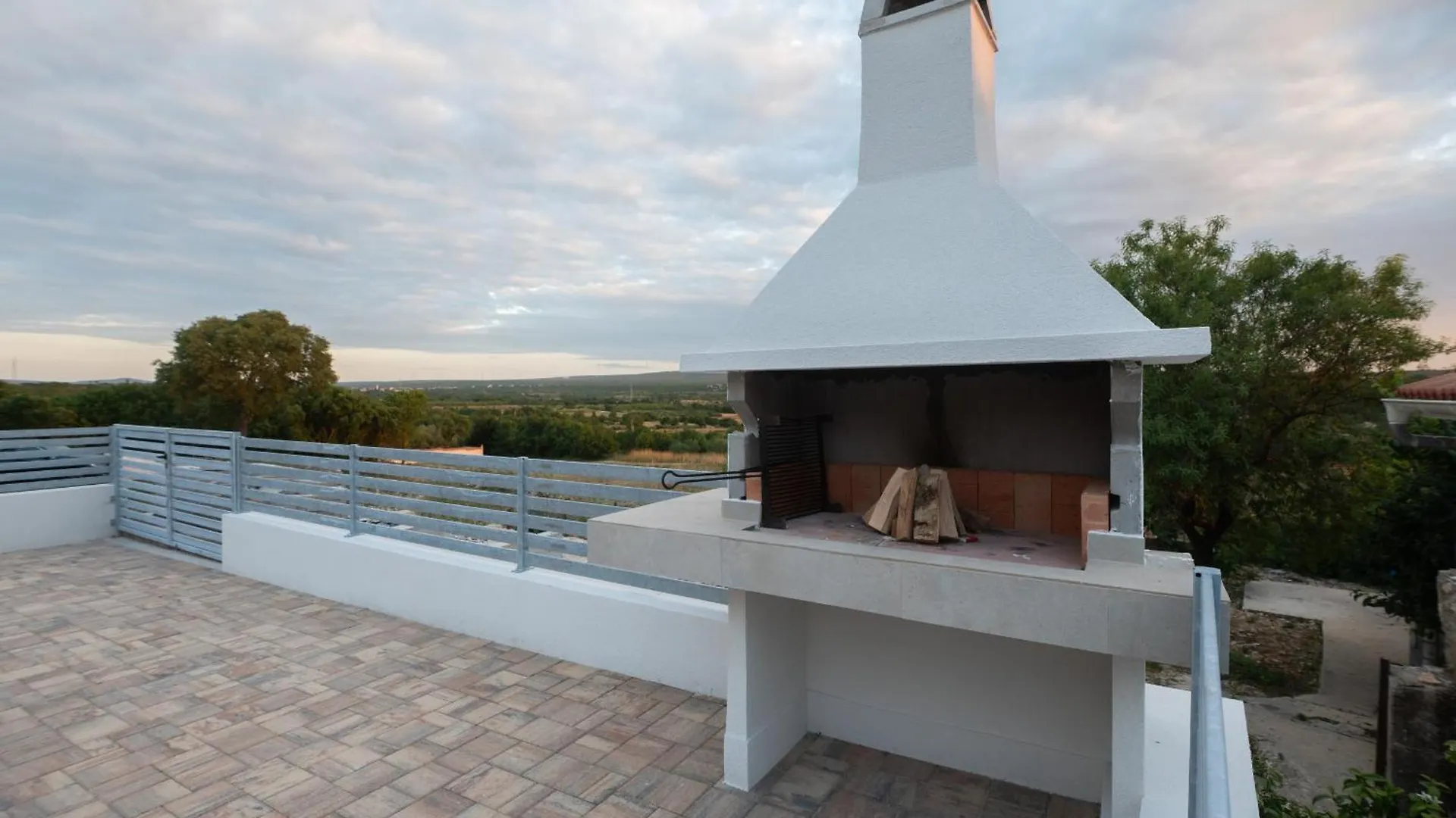 Holiday Home Lantina with pool Pridraga