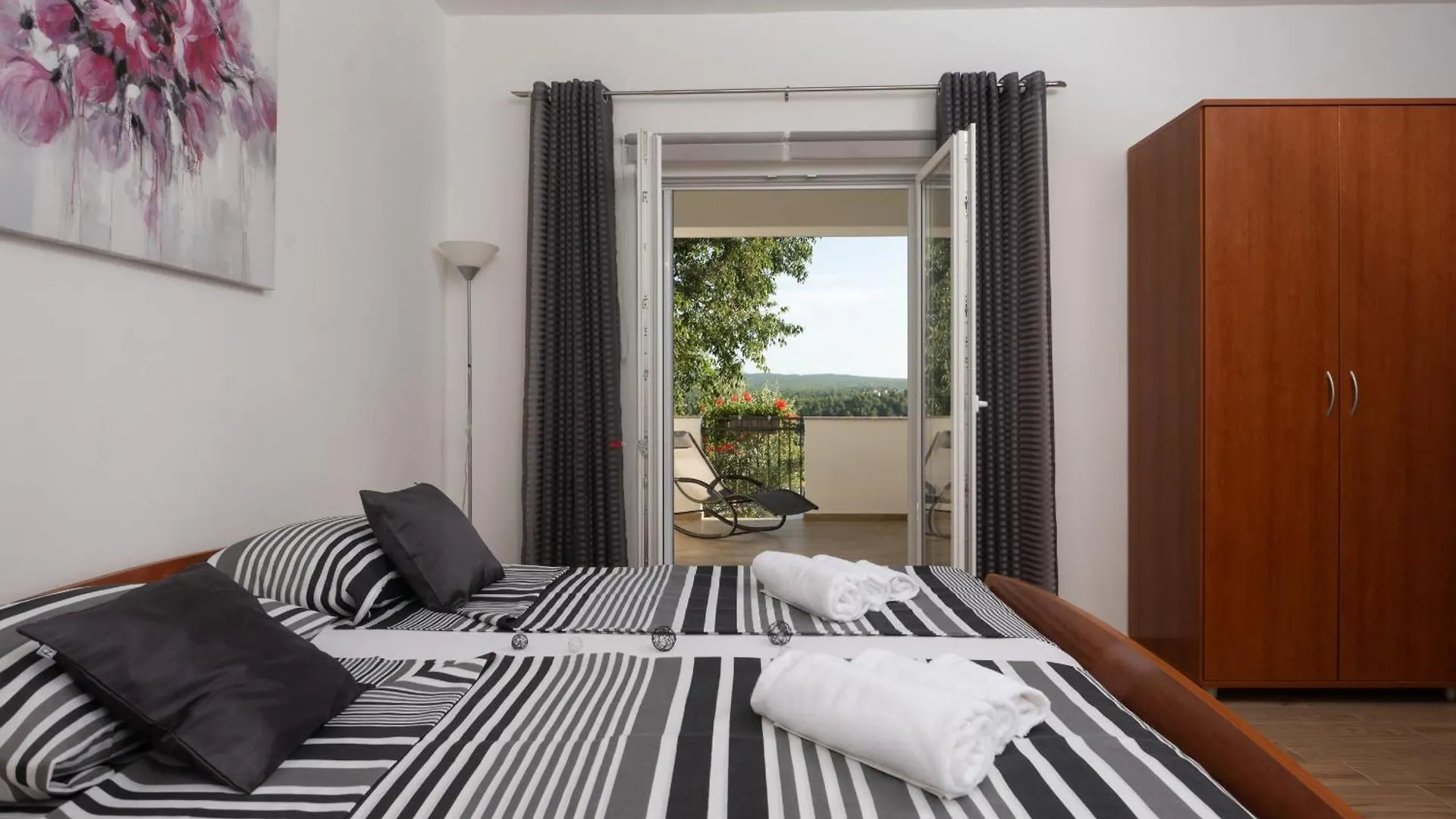 Holiday Home Lantina with pool Pridraga