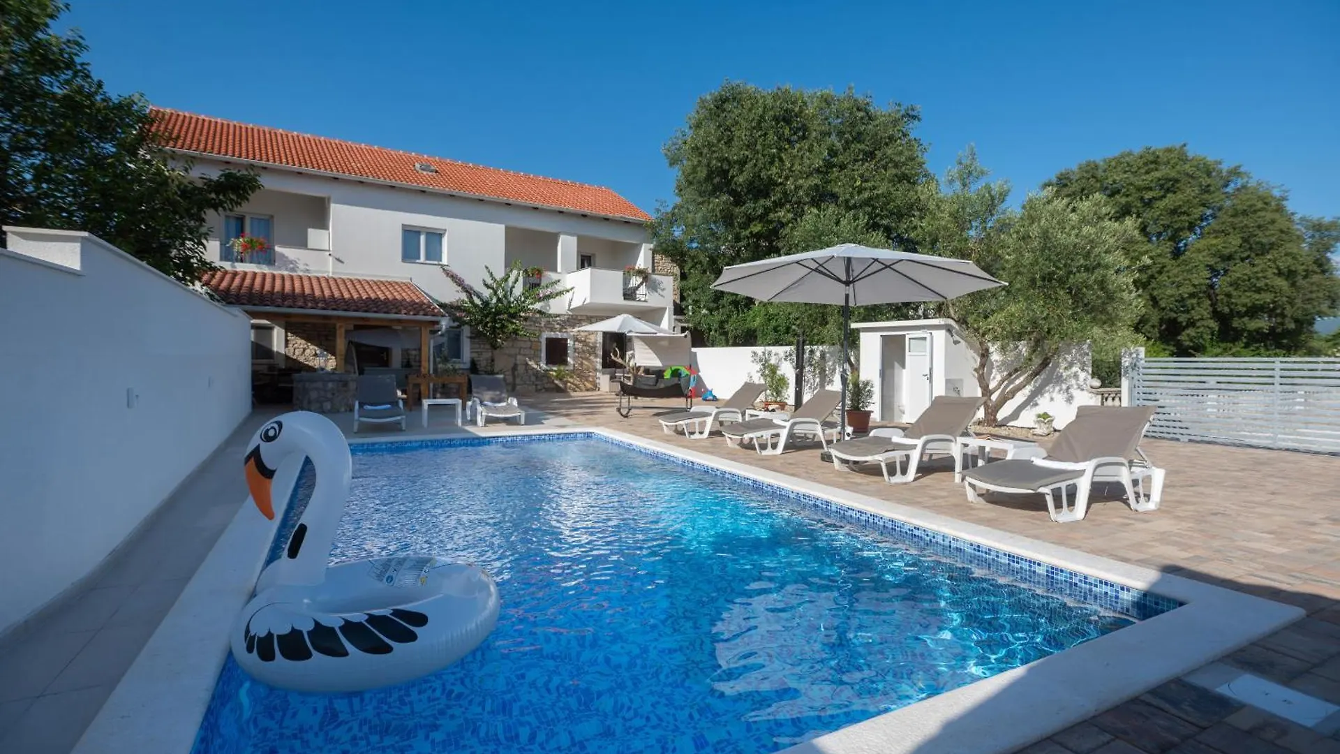 Holiday Home Lantina with pool Pridraga