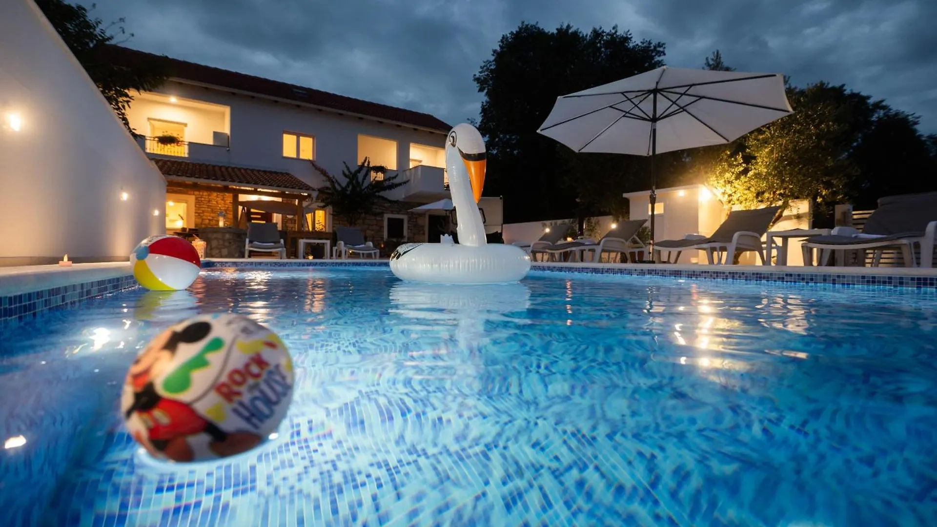 Holiday Home Lantina with pool Pridraga