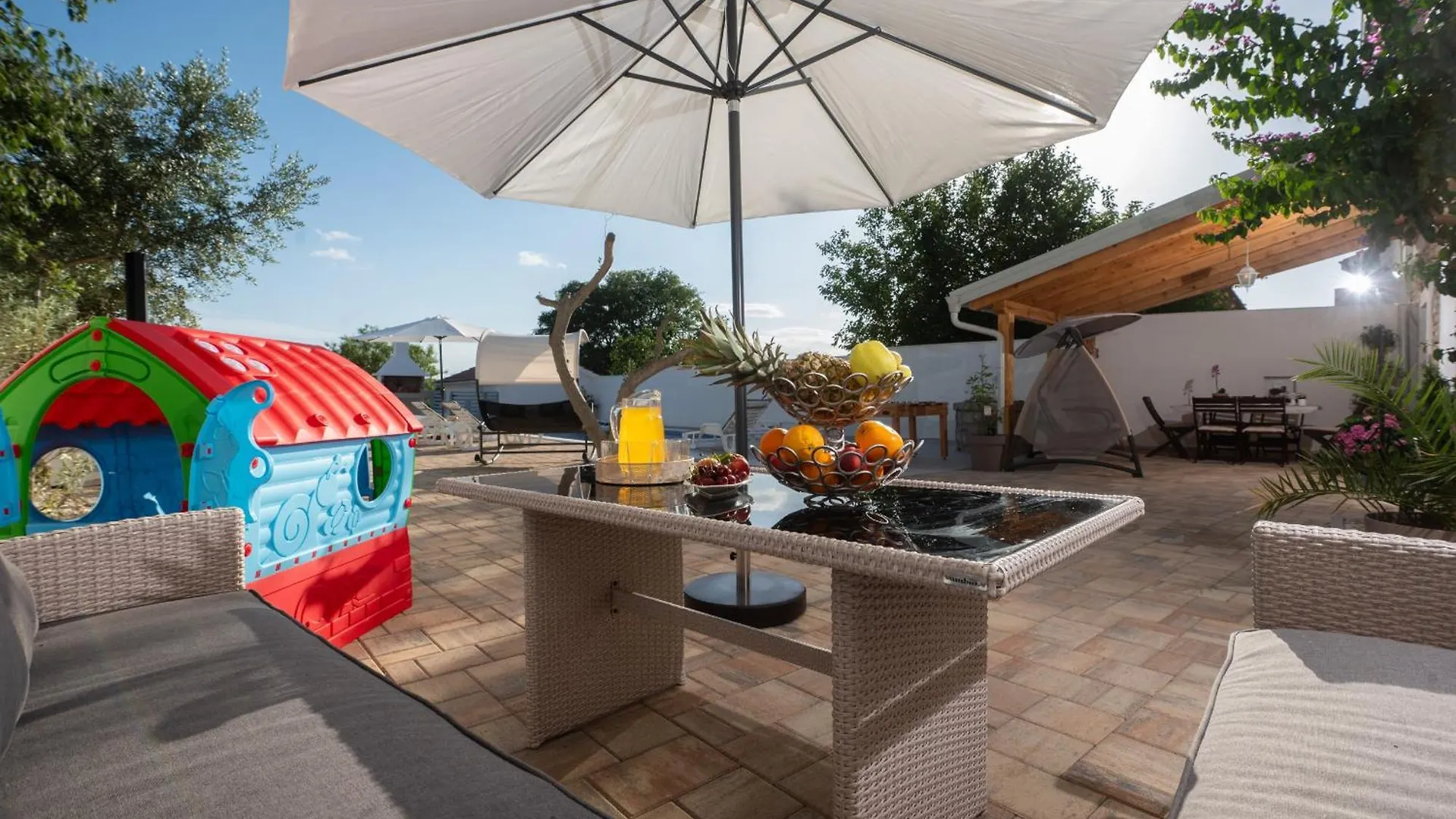 Holiday Home Lantina with pool Pridraga